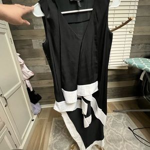 Bcbg asymmetrical top black and white in xxsmall